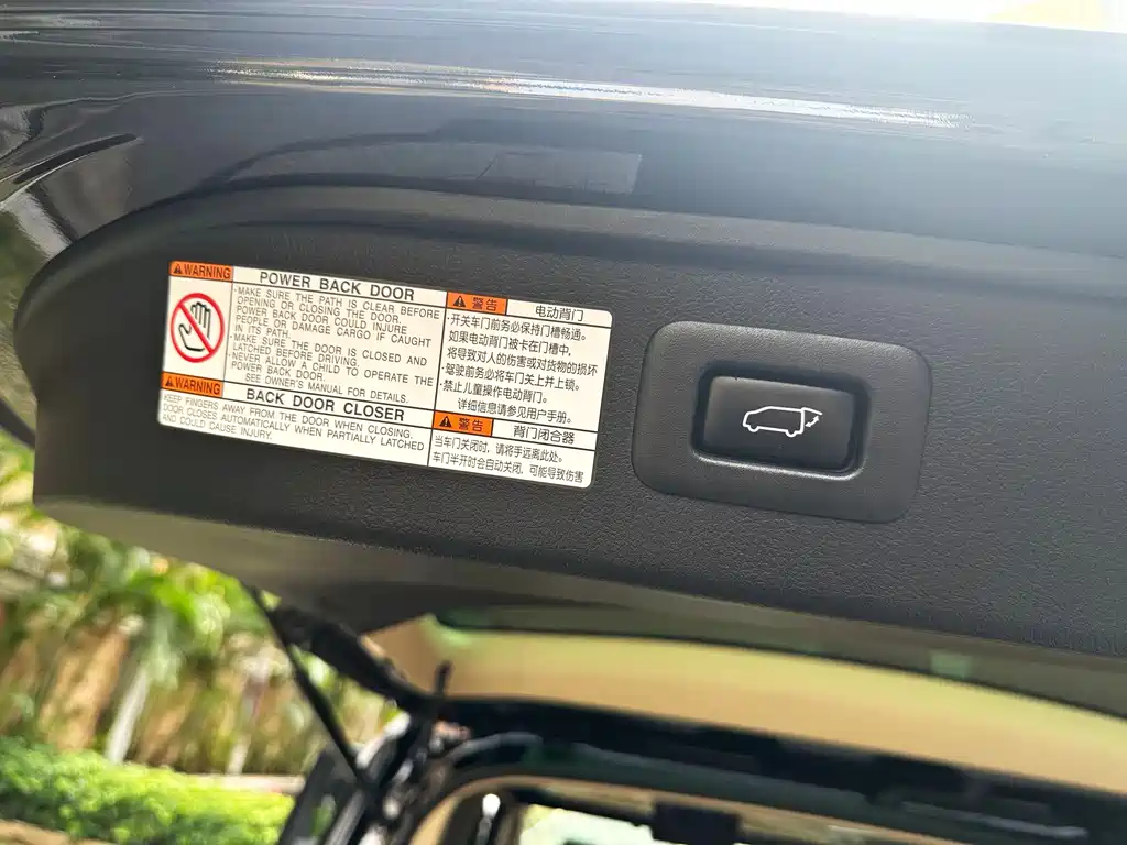 Toyota Vellfire 2022 — фото 19