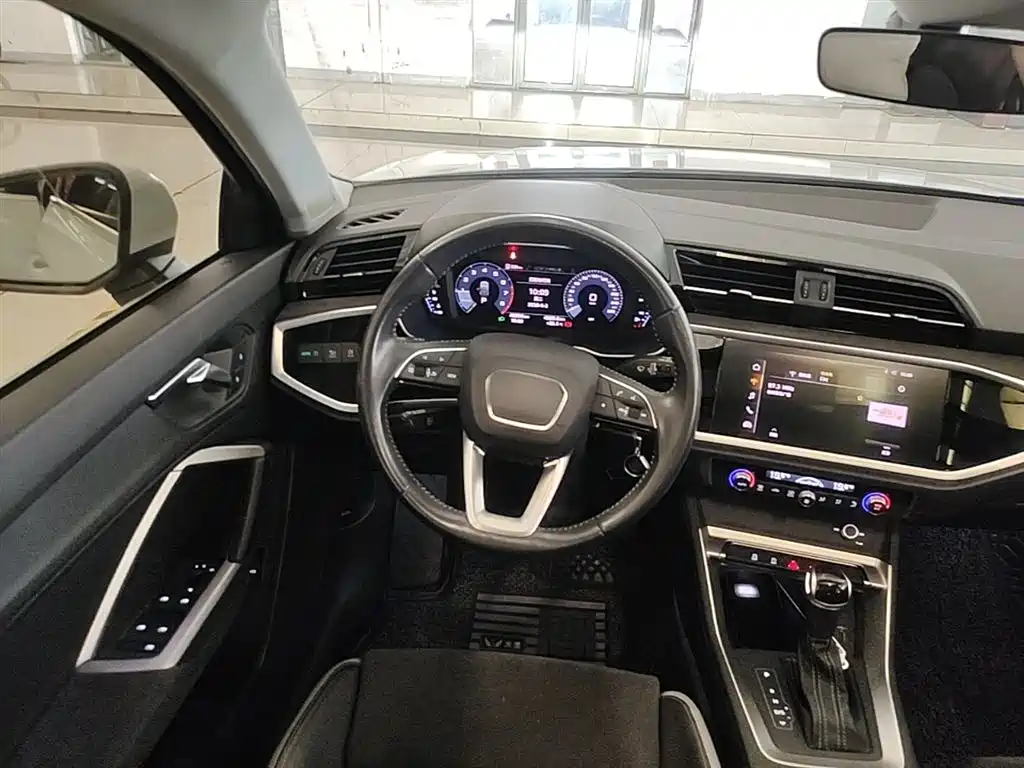 Audi Q3 2019 — фото 11