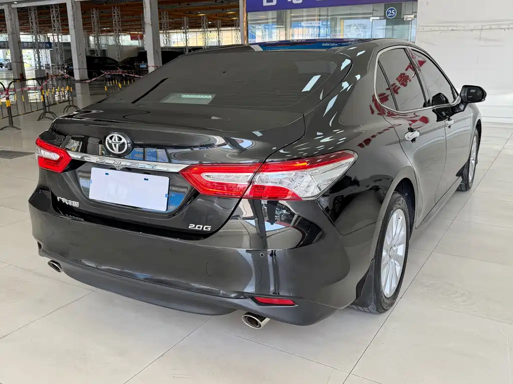 Toyota Camry 2021 — фото 12