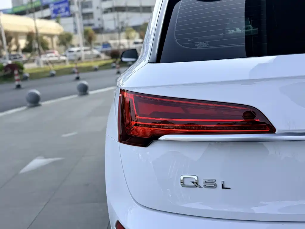 Audi Q5L 2022 — фото 8