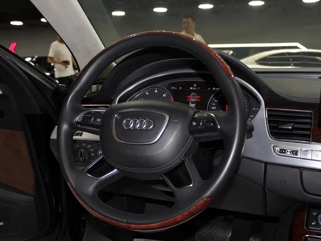 Audi A8 2013 — фото 15