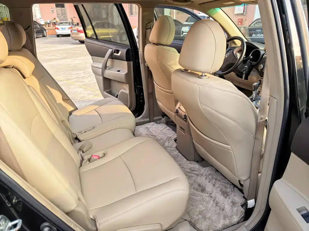 Toyota Highlander 2011 — фото 10