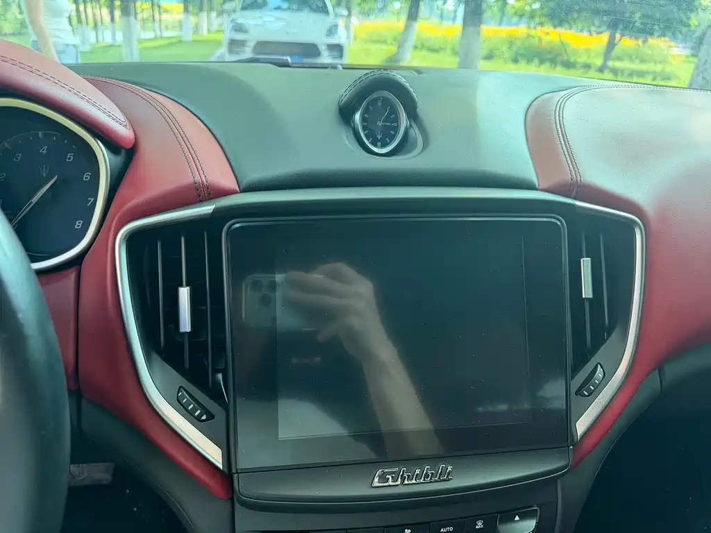 Maserati Ghibli 2020 — фото 16