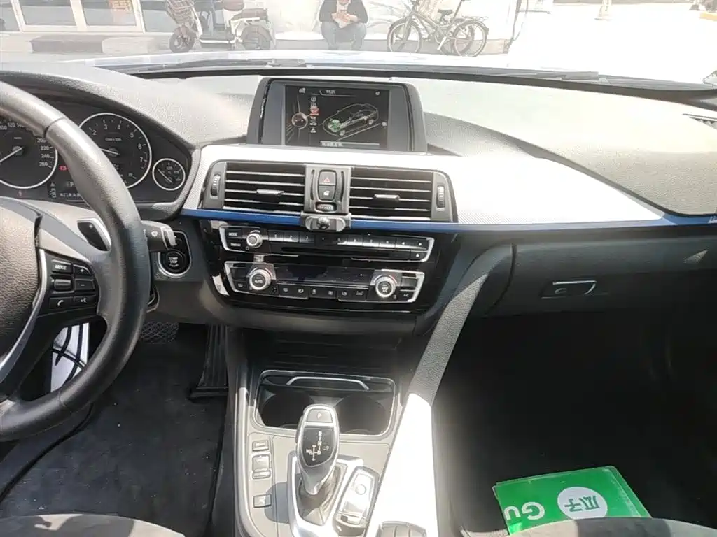 BMW 3 Series 2017 — фото 13