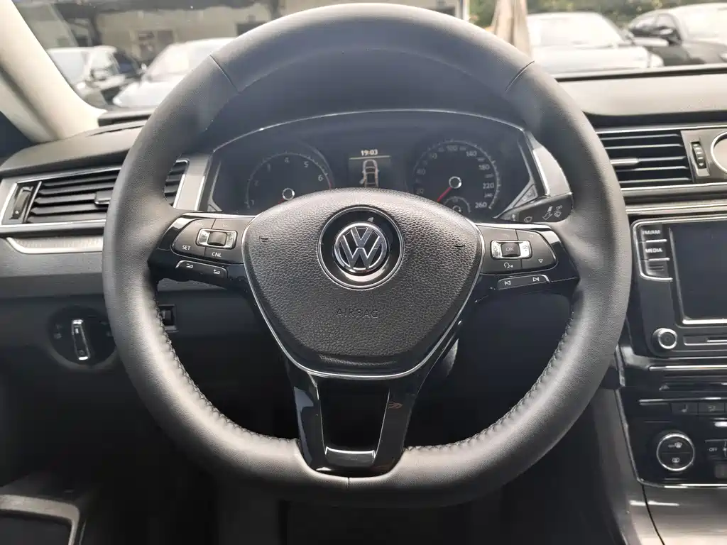 Volkswagen Passat 2017 — фото 7