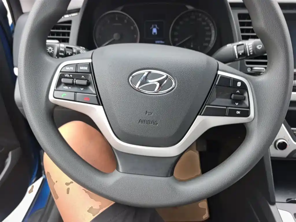 Hyundai Elantra 2018 — фото 11