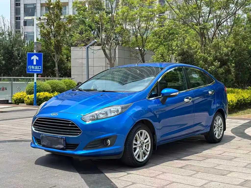 Ford Fiesta 2014 — фото 1