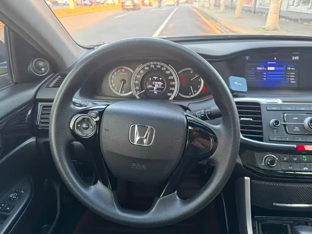 Honda Accord 2017 — фото 14