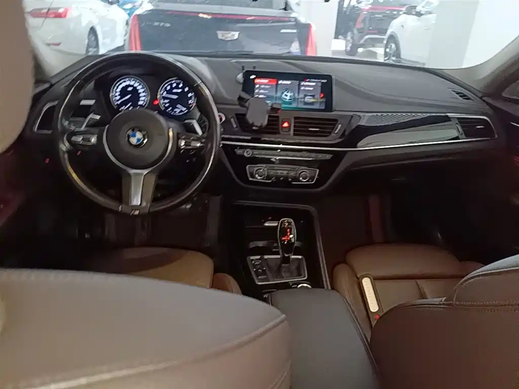 BMW 1 Series 2020 — фото 10