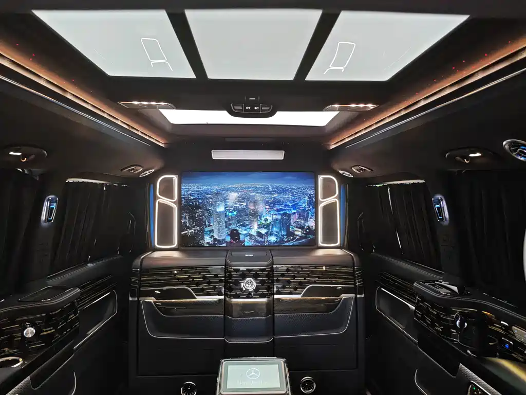 Mercedes-Benz V-Class 2022 — фото 12