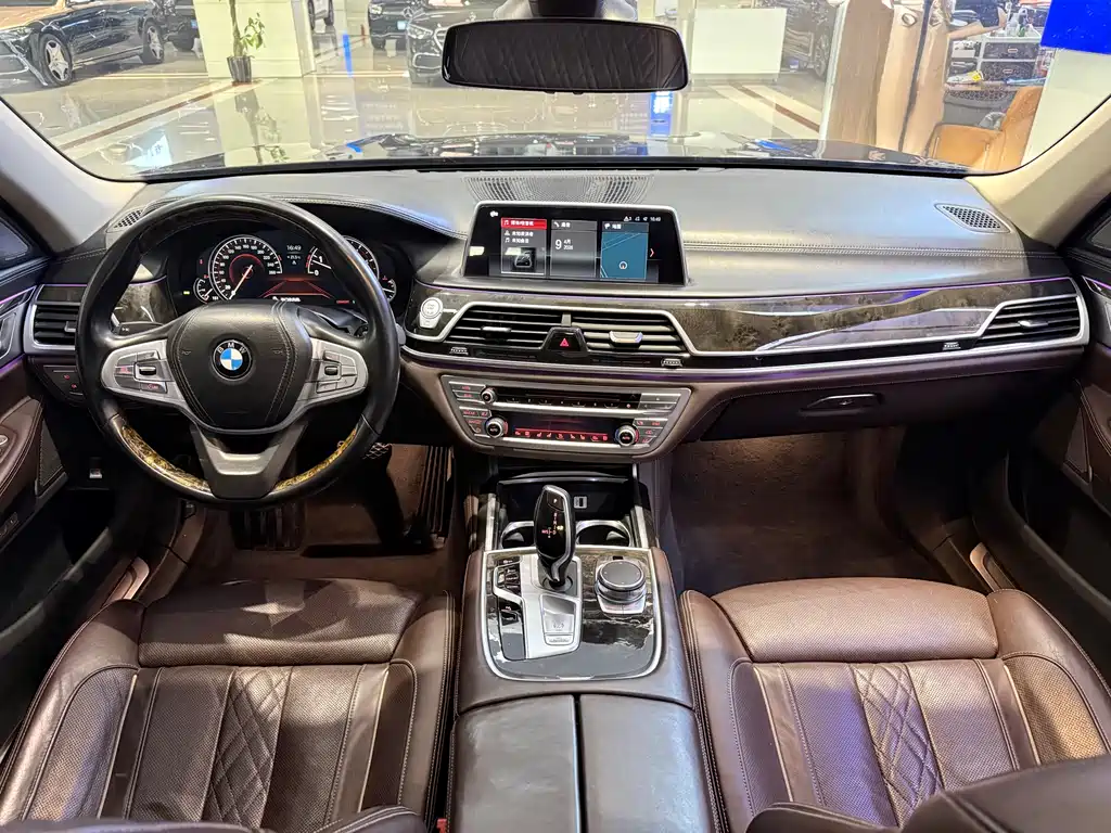 BMW 7 Series 2017 — фото 12