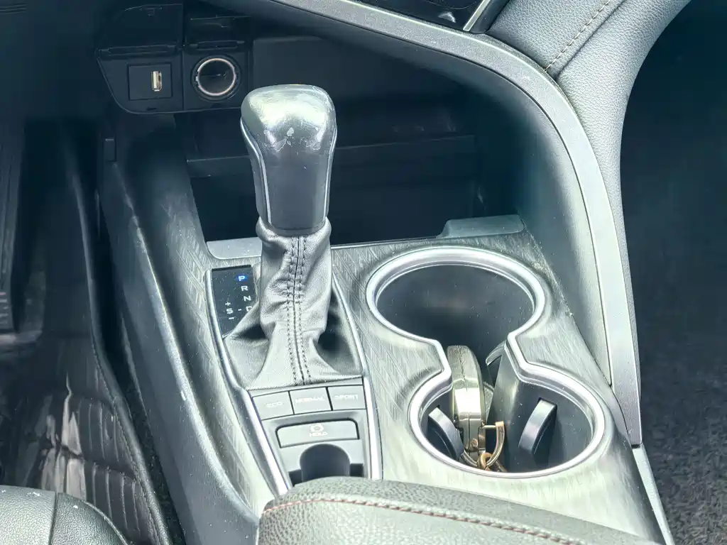Toyota Camry 2022 — фото 11