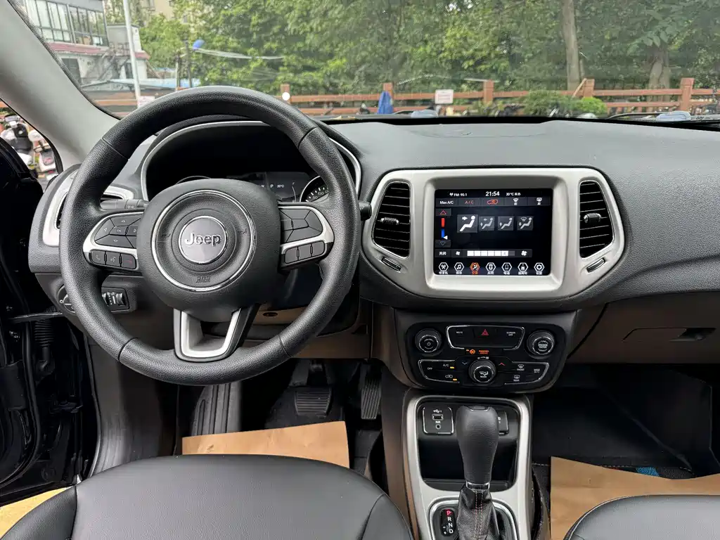 Jeep Compass 2020 — фото 10