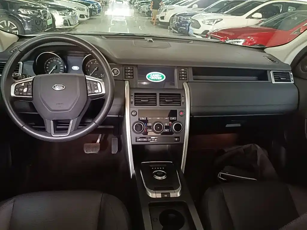 Land Rover Discovery Sport 2017 — фото 10