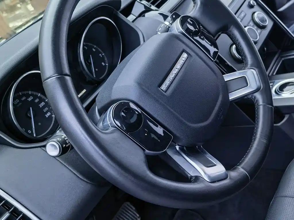 Land Rover Discovery 2019 — фото 10