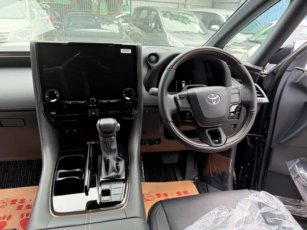 Toyota Alphard — фото 3