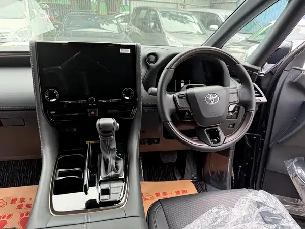 Toyota Alphard 2025