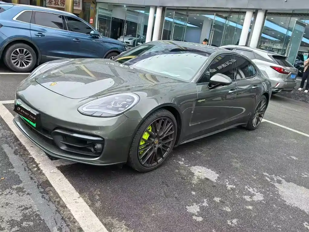 Porsche Panamera Hybrid 2024