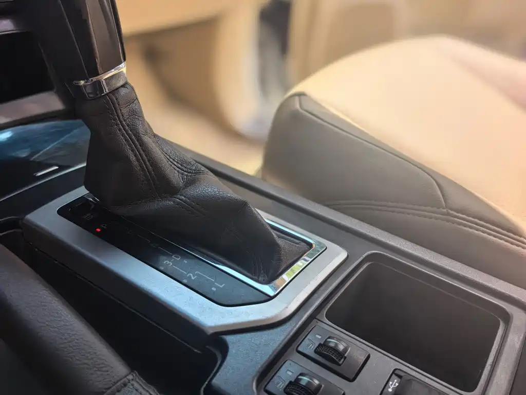 Toyota Prado 2015 — фото 18