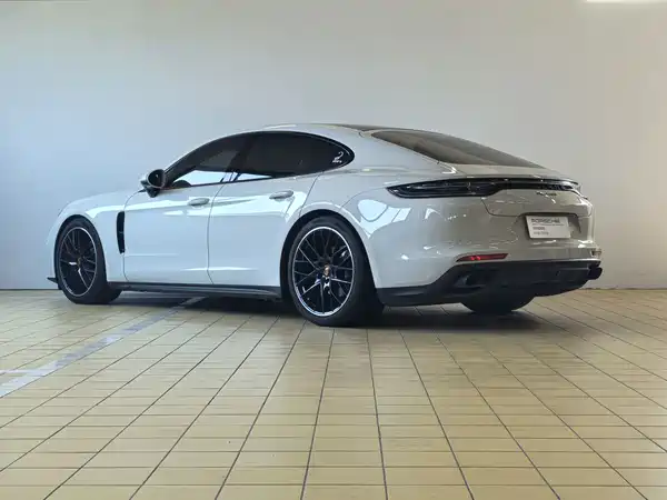 Porsche Panamera 2022