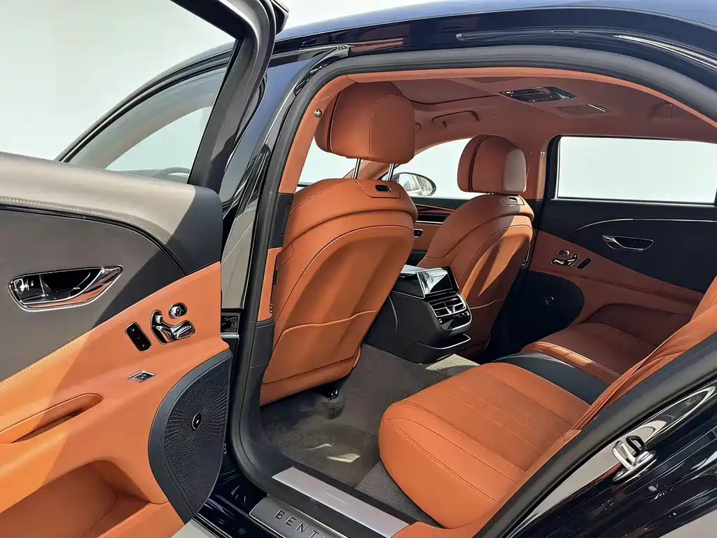 Bentley Flying Spur — фото 4