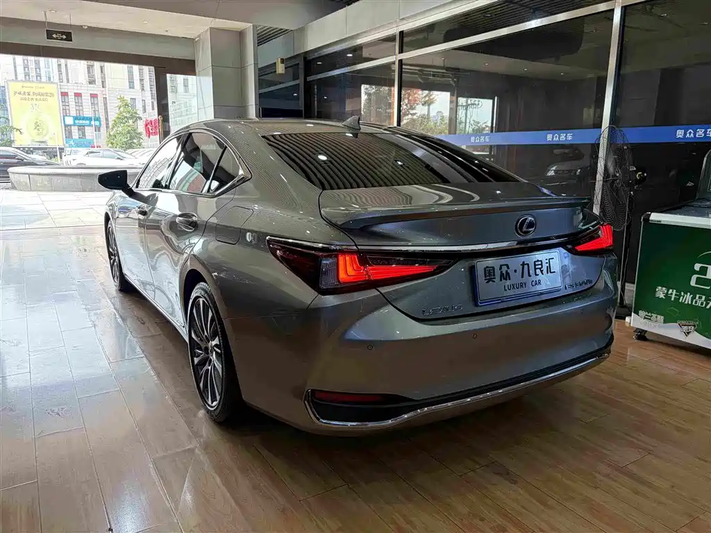 Lexus ES 2021 — фото 10
