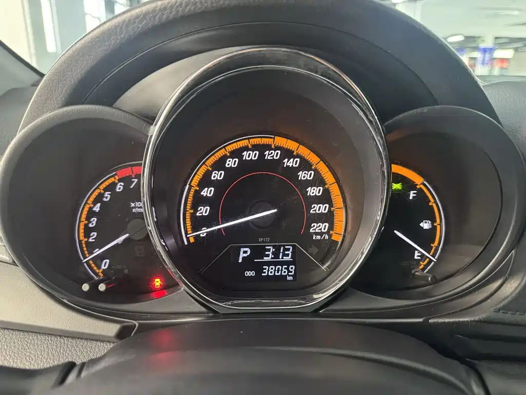 Toyota Yaris L 2023 — фото 14