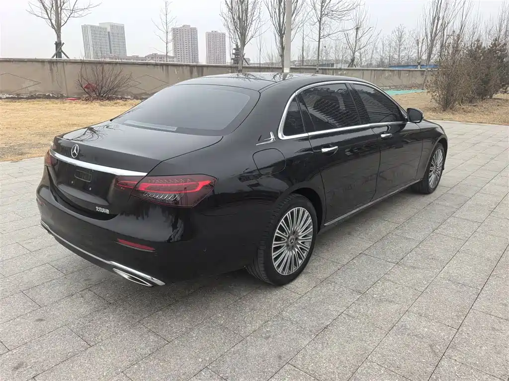 Mercedes-Benz E-Class 2022 — фото 12