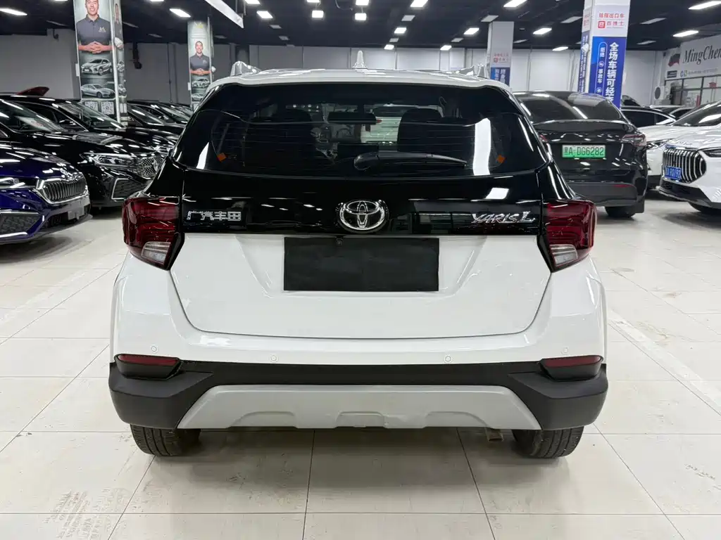 Toyota Yaris L 2023