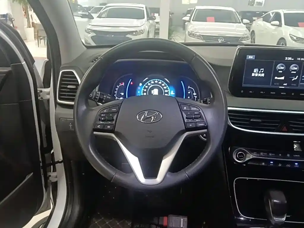 Hyundai Tucson 2020 — фото 11