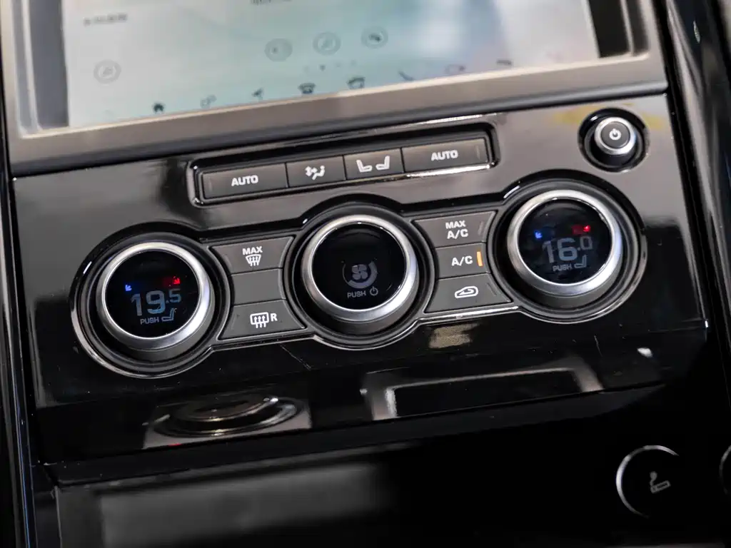 Land Rover Discovery 2019 — фото 20