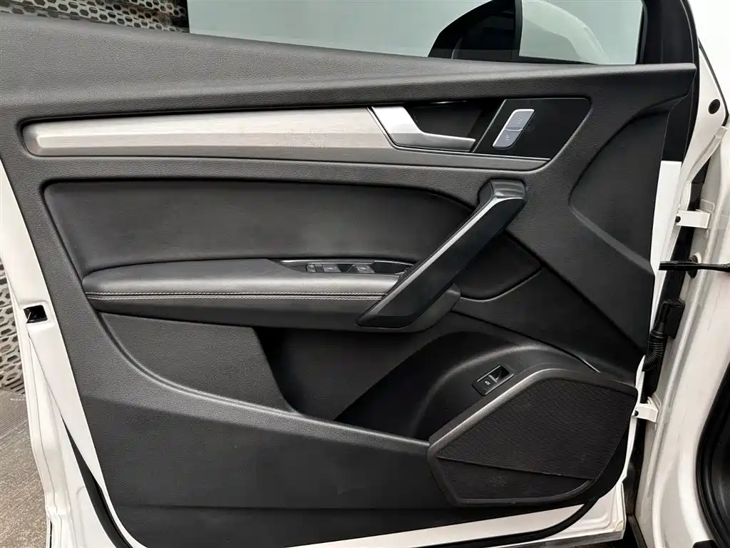 Audi Q5L 2023 — фото 9
