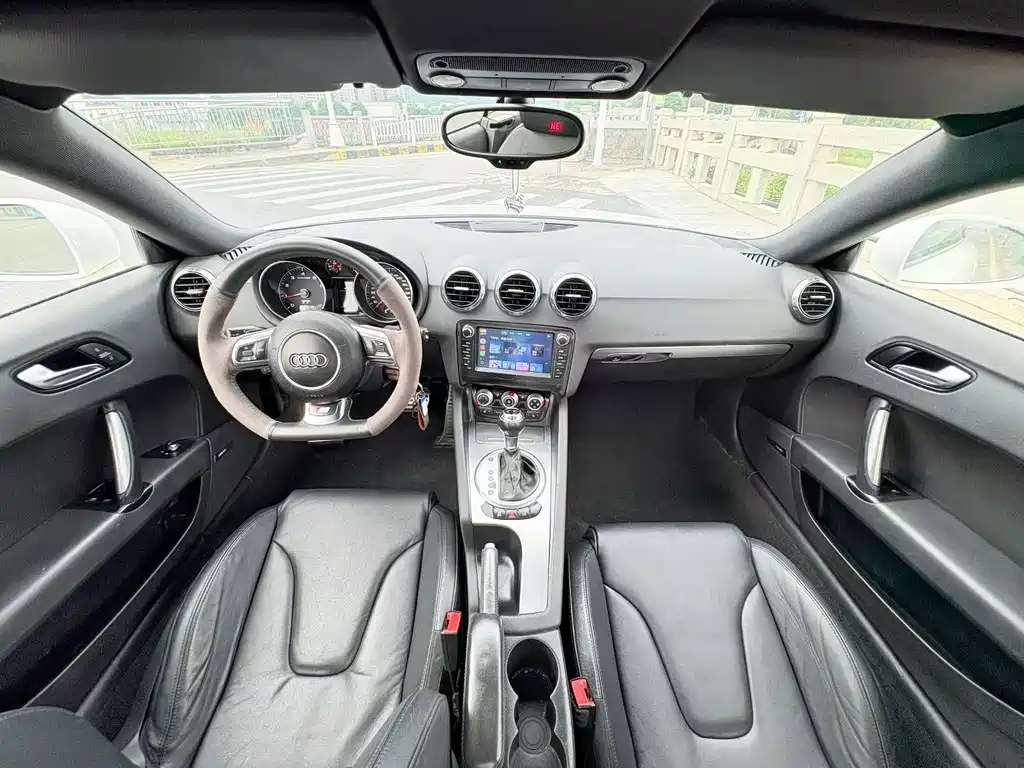 Audi TT 2011 — фото 8