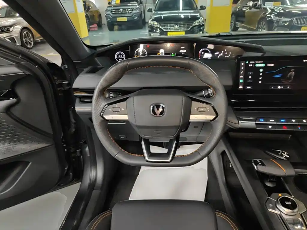 Changan UNI-V Smart Electric Idd 2023 — фото 11