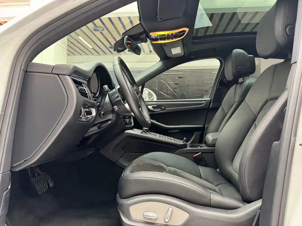 Porsche Macan 2019 — фото 10