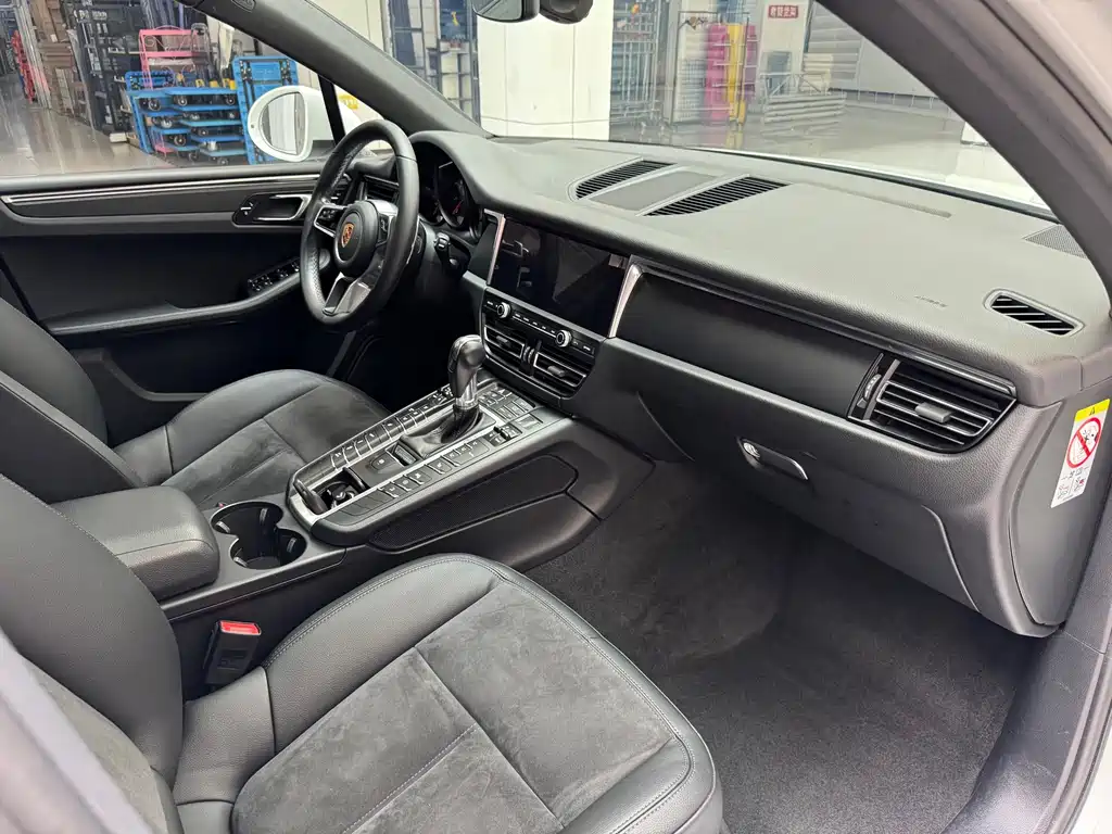 Porsche Macan 2019 — фото 18