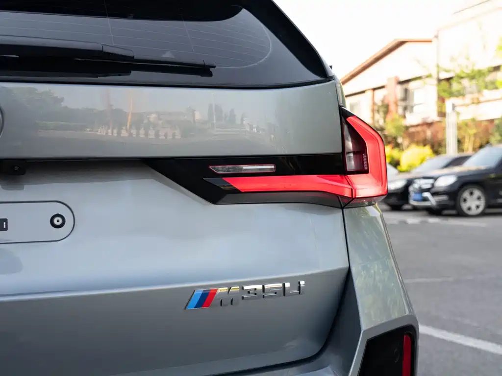 BMW X1 M35Li 2025 — фото 8
