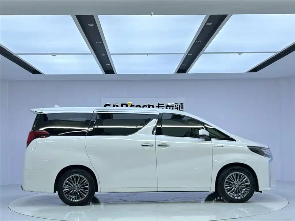 Toyota Alphard 2022 — фото 6