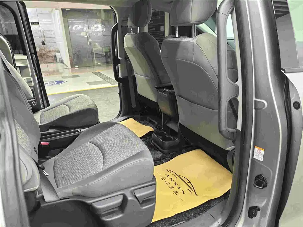 Toyota Sienna 2022 — фото 18