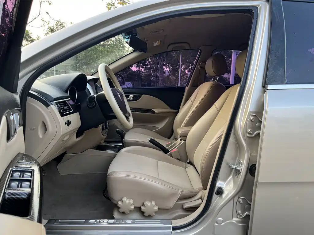 Buick Excelle 2015 — фото 14
