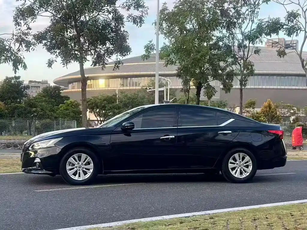 Nissan Teana 2022 — фото 9