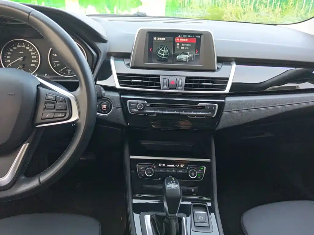 BMW 2 Series Station Wagon 2018 — фото 13