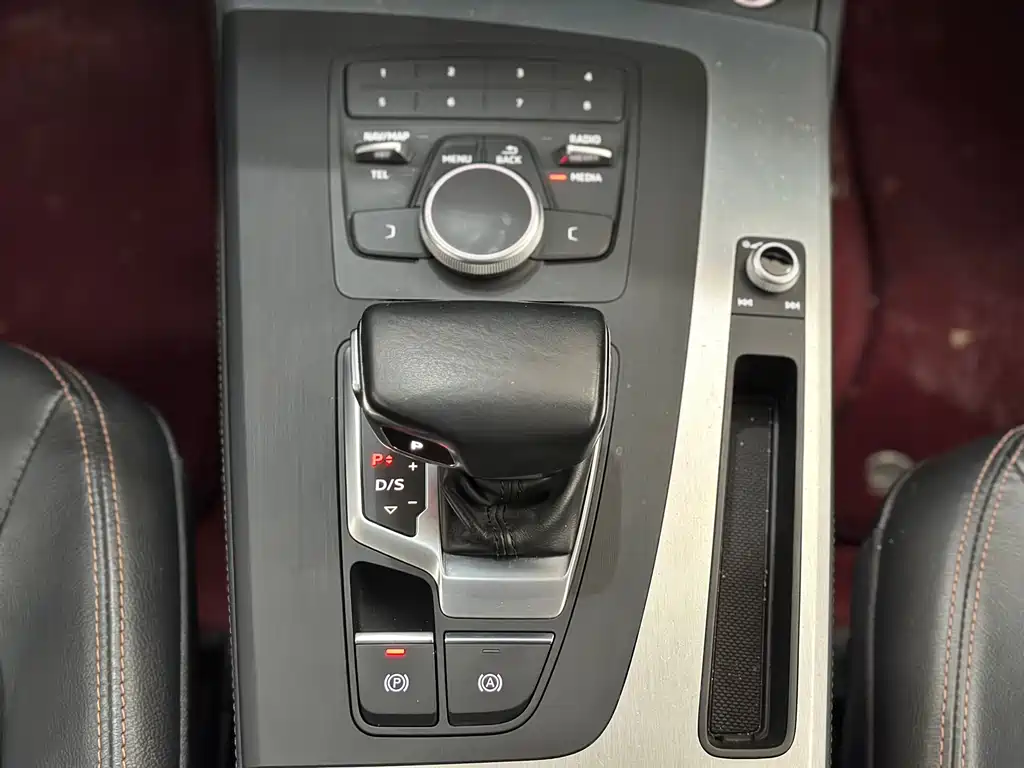 Audi Q5L 2020 — фото 10