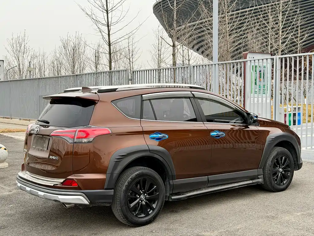 Toyota RAV4 2019 — фото 5