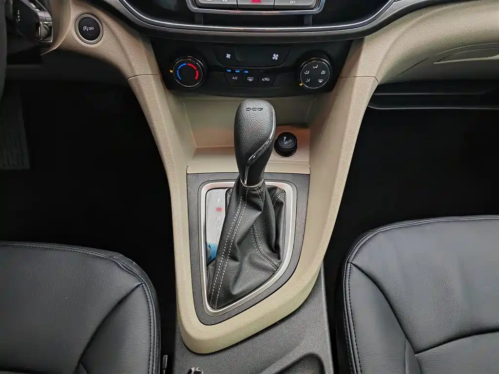 Buick Excelle 2019 — фото 13