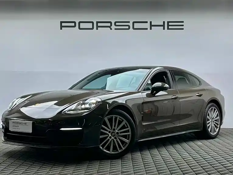 Porsche Panamera 2024 — фото 1