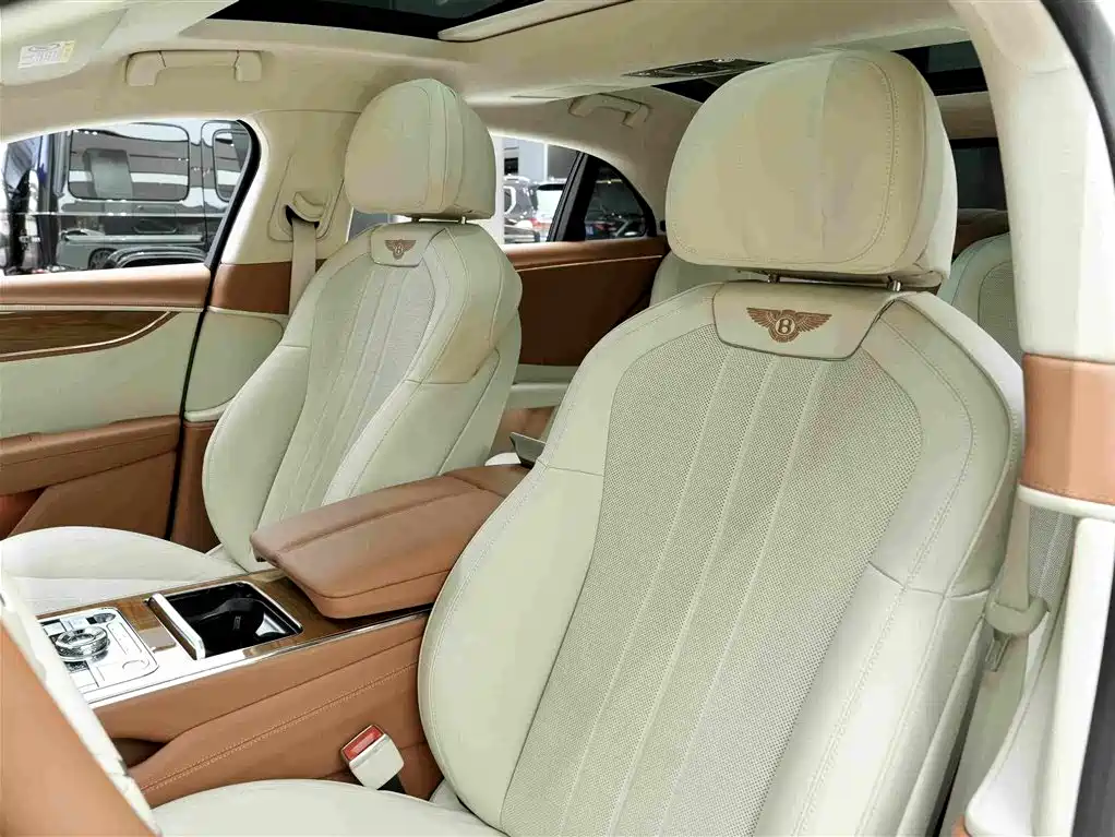 Bentley Flying Spur Plug-In Hybrid 2023 — фото 14