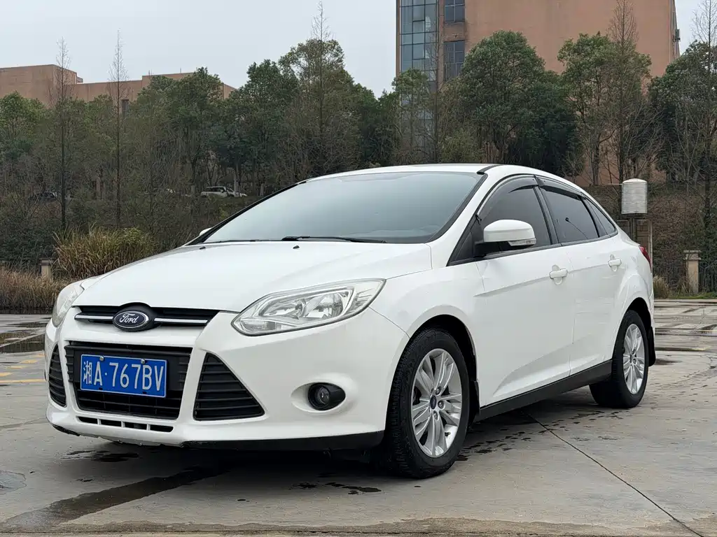 Ford Focus 2013 — фото 1
