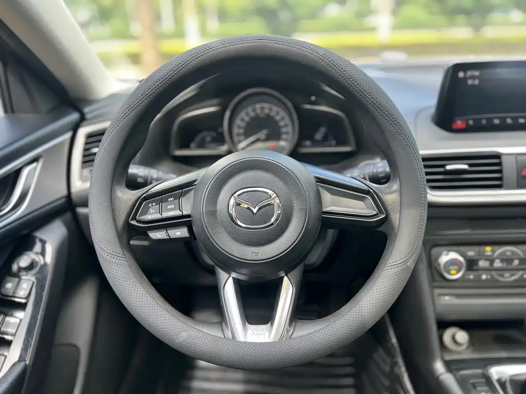 Mazda 3 Axela 2017 — фото 11