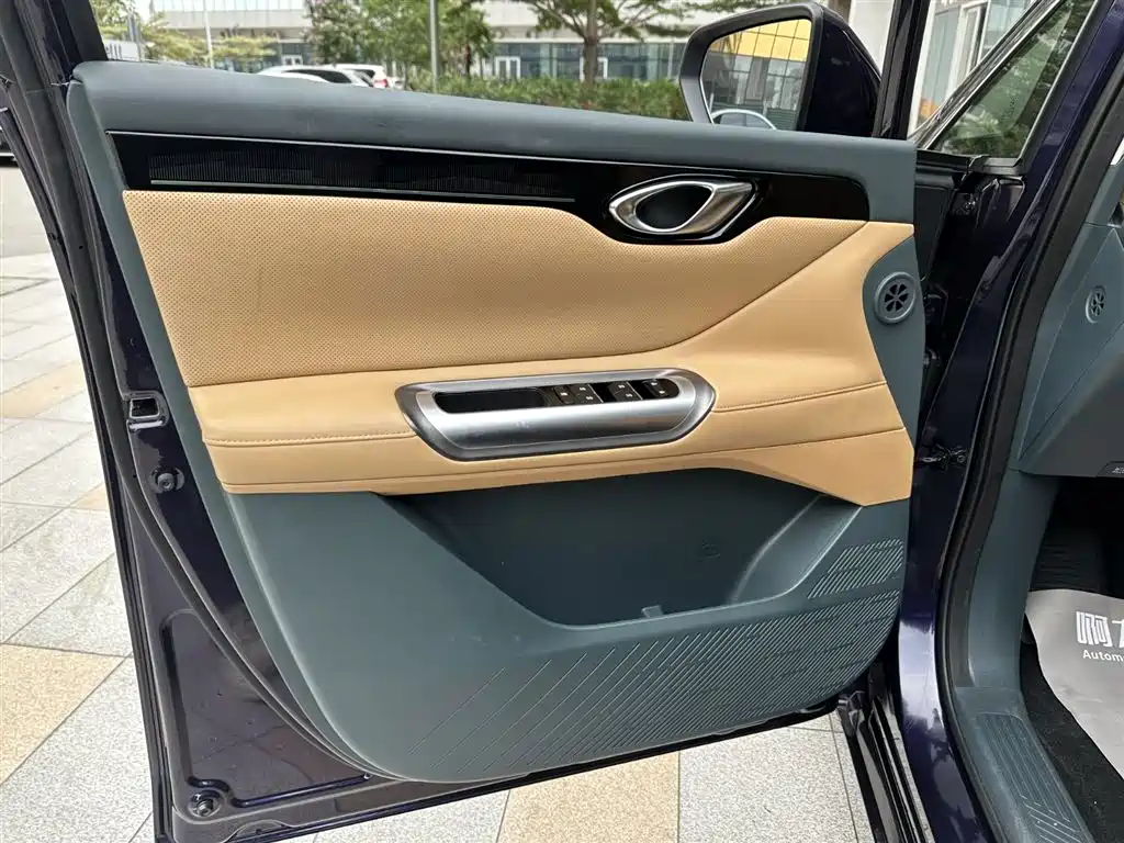 GAC Motor E8 PHEV 2024 — фото 20